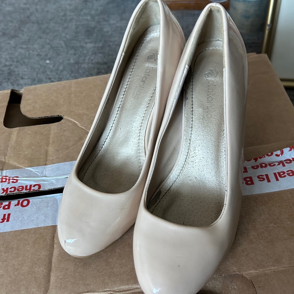 Heel shoes